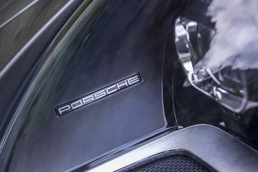 Детали экстерьера Porsche 911 Carrera (992) 2019 года  (UK) (фото 4 из 32)